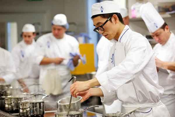 Xuất khẩu lao động Singapore: Nghề đầu bếp và phụ bếp